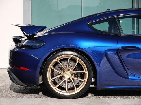 Used 2022 Porsche 718 Cayman GT4 image 9