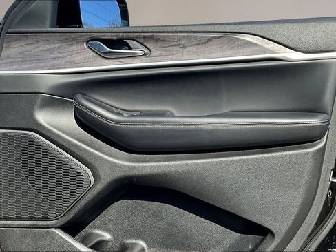 Used 2023 Jeep Grand Cherokee L Limited w/ Black Appearance Package image 29