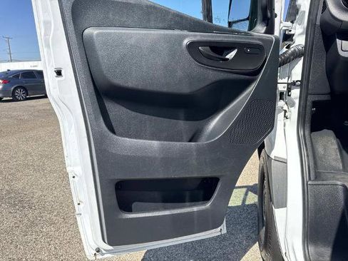 Used 2025 Mercedes-Benz Sprinter 2500 image 18