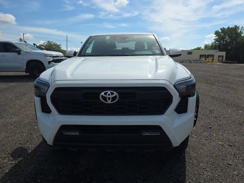 Used 2024 Toyota Tacoma TRD Off-Road AWD/4WD image 3