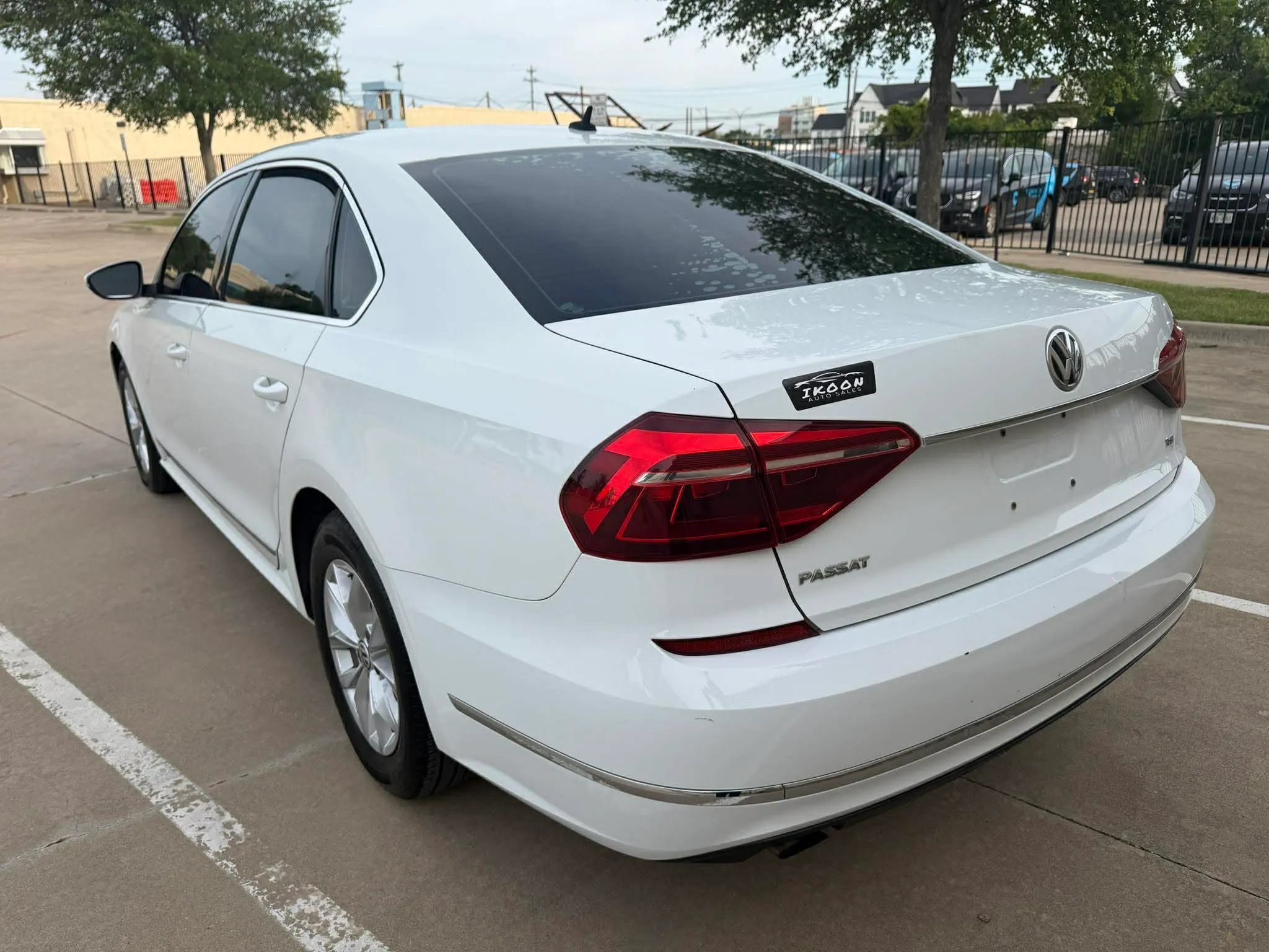 Used 2017 Volkswagen Passat 1.8T S FWD image 4