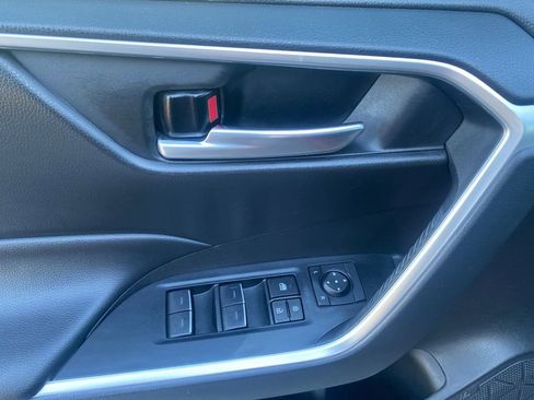 Used 2023 Toyota RAV4 XLE Premium image 11