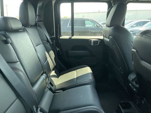 Used 2024 Jeep Gladiator Rubicon AWD/4WD image 11