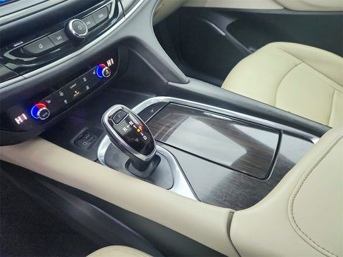 Used 2020 Buick Enclave Essence image 16