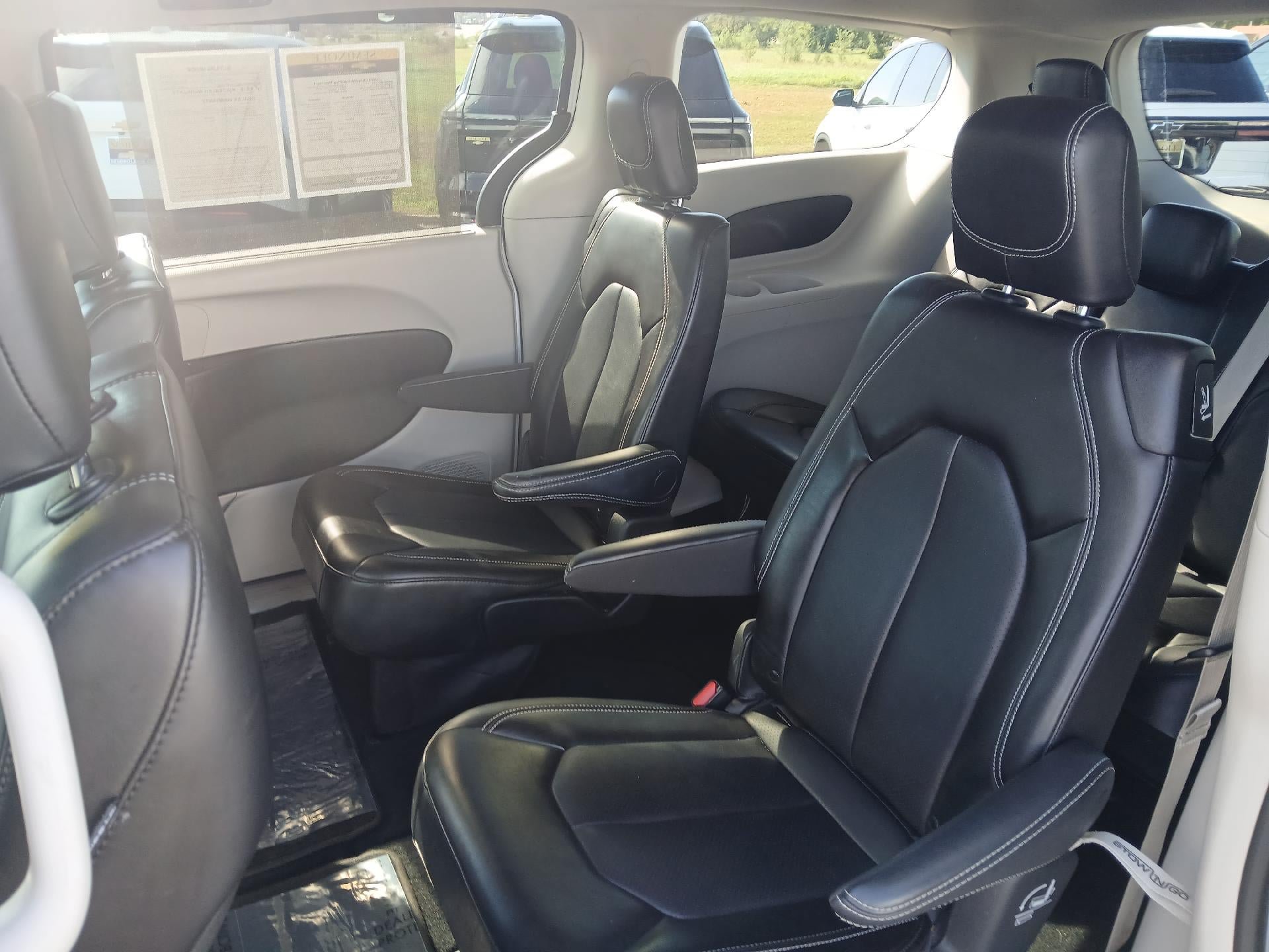 Used 2024 Chrysler Pacifica Touring-L FWD image 14