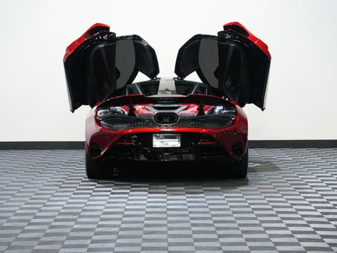 Used 2024 McLaren 750S image 9