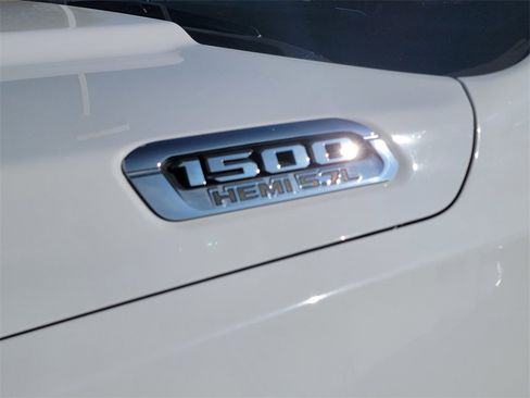 Used 2019 RAM 1500 Big Horn image 12