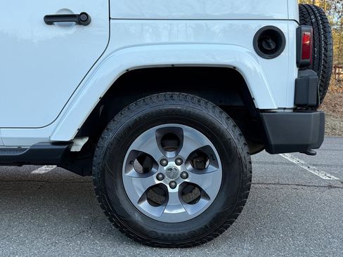 Used 2017 Jeep Wrangler Unlimited Sahara w/ Connectivity Group image 9