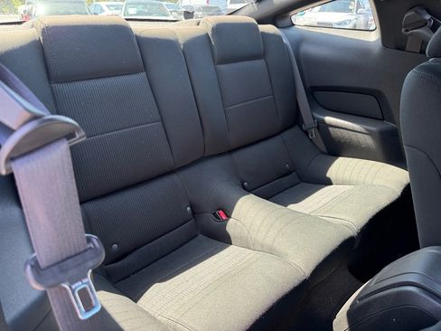 Used 2010 Ford Mustang Coupe RWD image 12