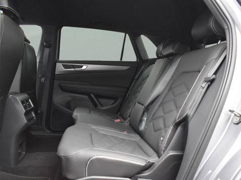 Used 2024 Volkswagen Atlas Cross Sport SE image 14