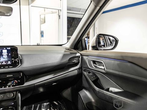 Used 2023 Nissan Rogue Platinum w/ Platinum Premium Package image 37