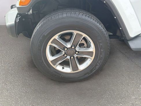 Used 2022 Jeep Wrangler Unlimited Sahara image 39