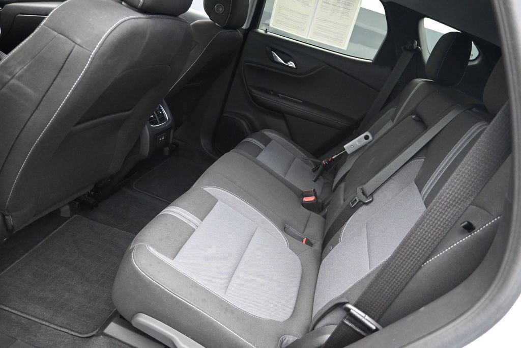 Used 2023 Chevrolet Blazer LT FWD image 19