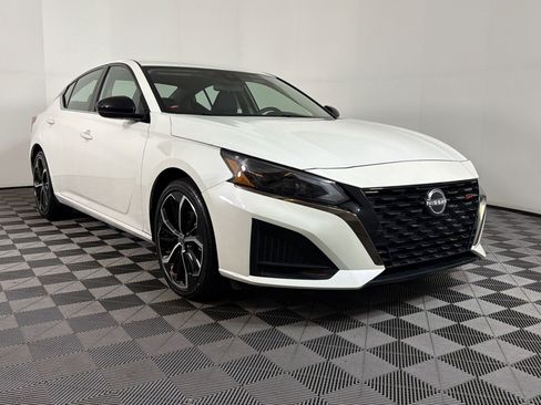 Used 2024 Nissan Altima 2.5 SR FWD image 19