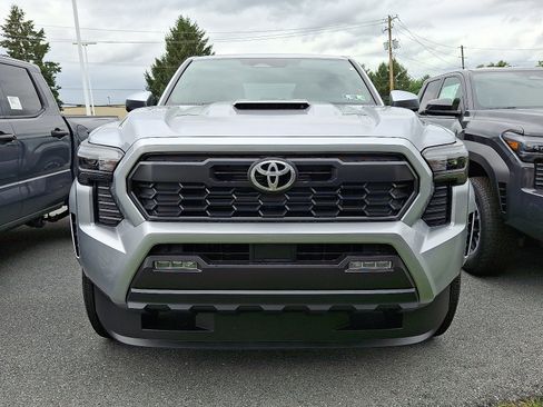 New 2025 Toyota Tacoma TRD Sport image 2