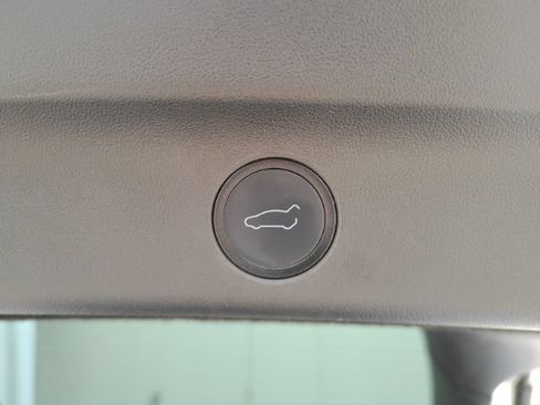 Used 2021 Tesla Model Y Long Range AWD/4WD image 26