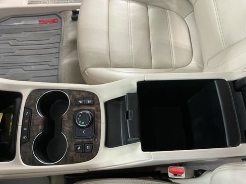 Used 2020 GMC Acadia Denali w/ Technology Package AWD/4WD image 8