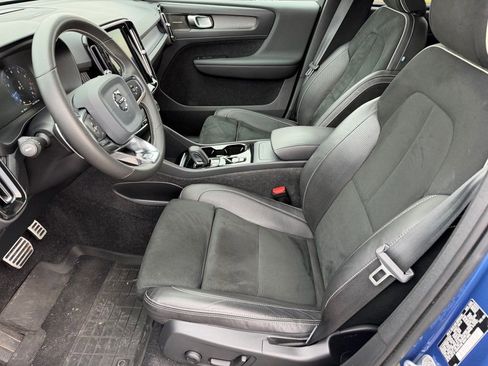 Used 2020 Volvo XC40 T5 R-Design w/ Protection Package Premier image 3