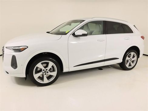 Certified 2025 Audi Q5 Premium Plus w/ Premium Plus image 2