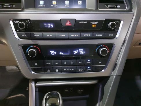 Used 2016 Hyundai Sonata Limited image 25