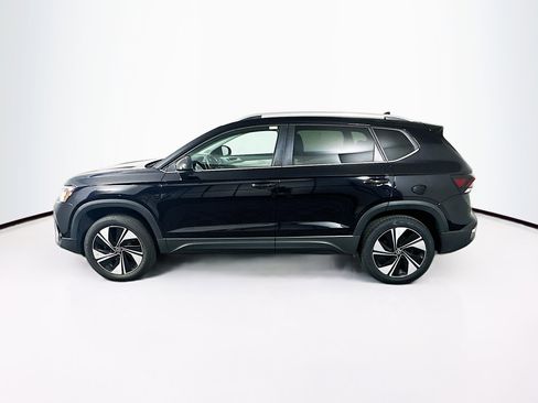 Used 2025 Volkswagen Taos SE image 4