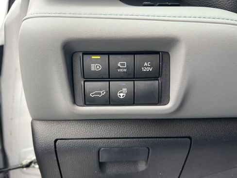 Used 2023 Toyota Highlander Platinum image 10