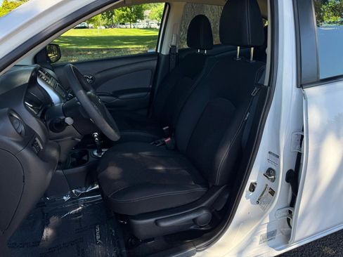 Used 2015 Nissan Versa w/ SL Tech Package FWD image 10