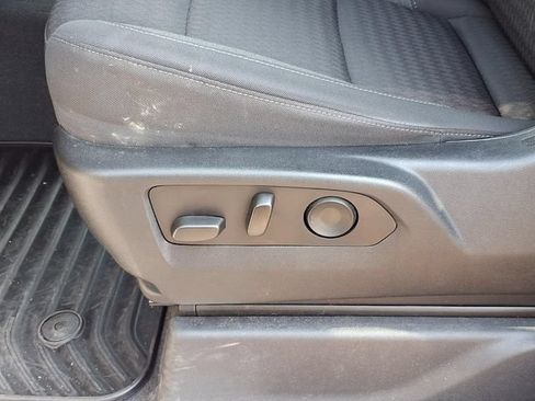 Used 2022 Chevrolet Silverado 1500 LT AWD/4WD image 4