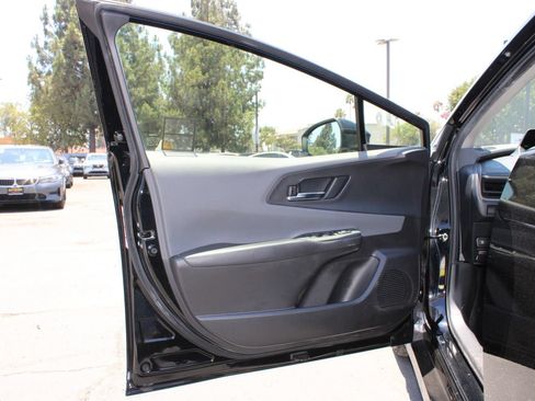 Used 2024 Toyota Prius XLE FWD image 7