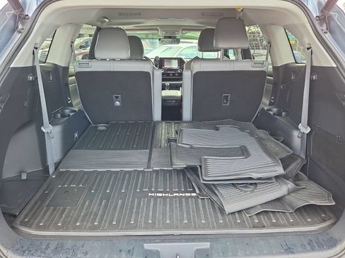 Used 2022 Toyota Highlander XLE FWD image 16