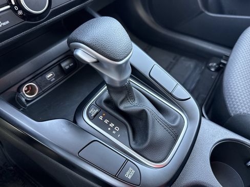 Used 2025 Kia Soul LX w/ LX Technology Package FWD image 21