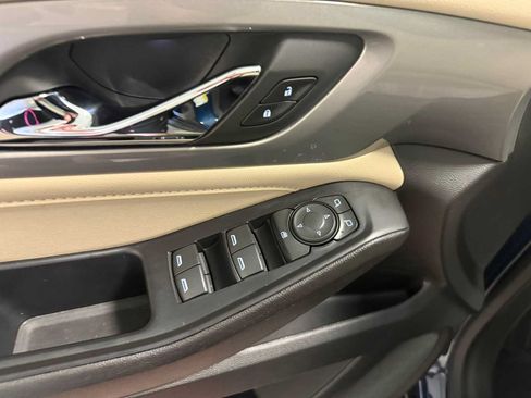 Used 2022 Chevrolet Traverse LS FWD image 21
