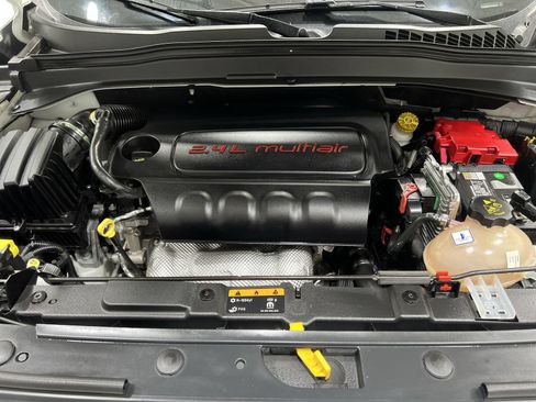 Used 2018 Jeep Renegade Latitude AWD/4WD image 24