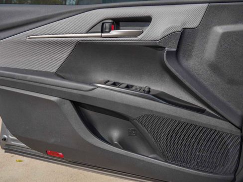 Used 2025 Toyota Camry SE image 22