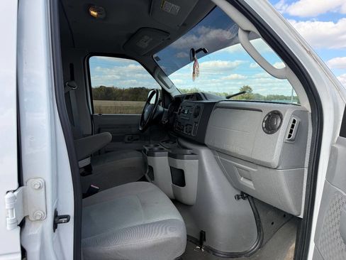 Used 2010 Ford E-350 and Econoline 350 Extended Wagon Super Duty image 9