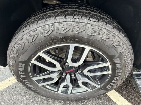 Used 2023 GMC Yukon AT4 image 11