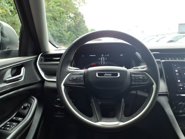 Certified 2023 Jeep Grand Cherokee Laredo X AWD/4WD image 12