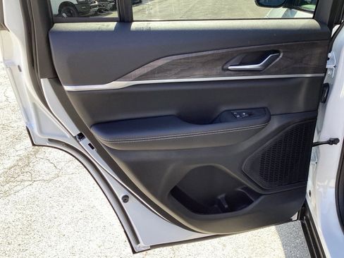 New 2025 Jeep Grand Cherokee Limited image 19