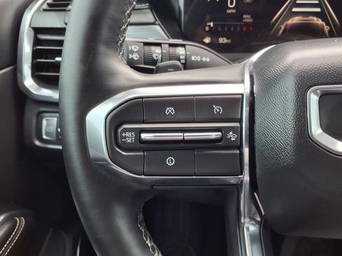 Used 2025 GMC Acadia Elevation w/ Elevation Premium Package FWD image 17