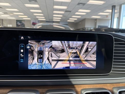 Used 2026 Mercedes-Benz GLS 450 4MATIC image 23