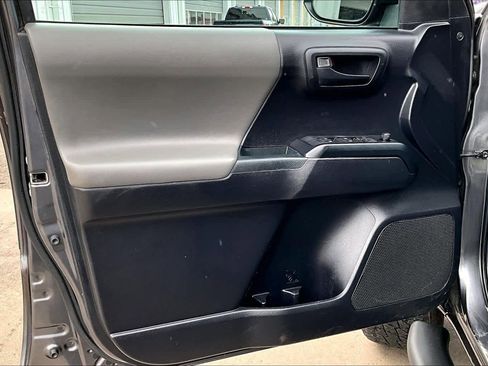 Used 2020 Toyota Tacoma SR w/ SR Convenience Package image 21