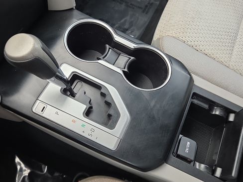 Used 2014 Toyota Camry LE FWD image 30