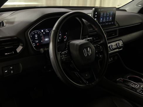 Used 2025 Honda Pilot Black Edition image 21