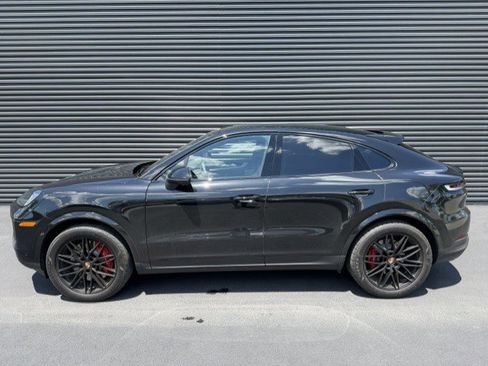 Used 2025 Porsche Cayenne S AWD/4WD image 2