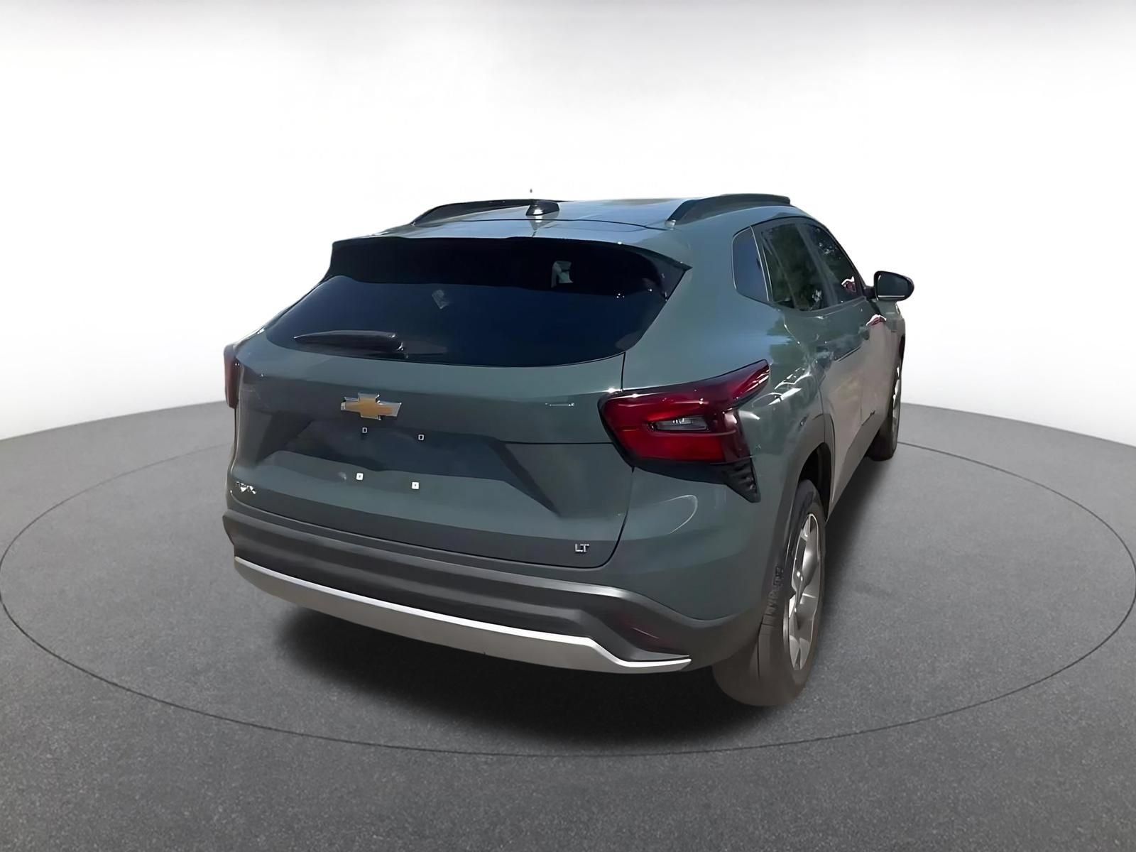 Used 2025 Chevrolet Trax LT FWD image 13