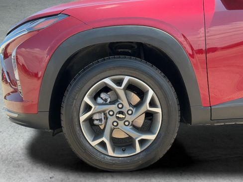 Used 2025 Chevrolet Trax LT w/ LT Convenience Package FWD image 22