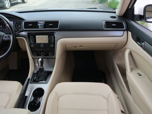 Used 2014 Volkswagen Passat TDI SE image 15