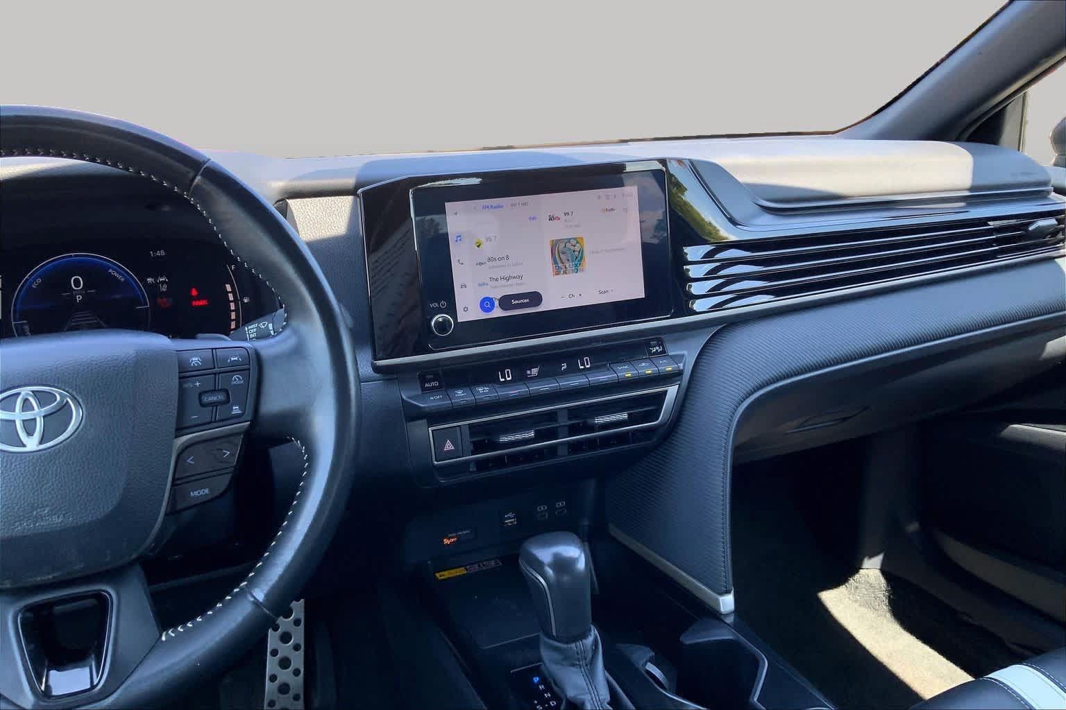 Used 2025 Toyota Camry SE FWD image 7
