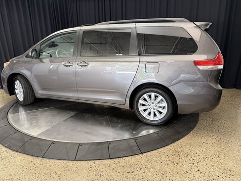Used 2014 Toyota Sienna XLE AWD/4WD image 19