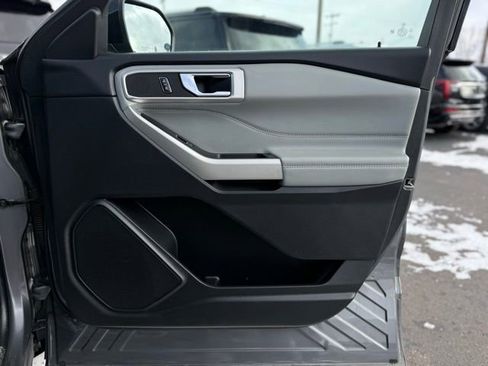 Used 2022 Ford Explorer XLT w/ Equipment Group 202A image 17